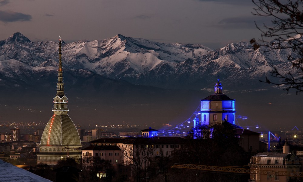 Torino dall'alto con la Mole Antonelliana che spicca nella città